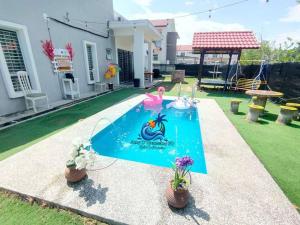 Kolam renang di atau dekat dengan Amy D Homestay Private Pool (Sunggala Hartamas) +9 gambar