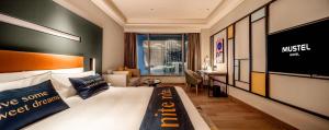 Una cama o camas en una habitación de Mustel Hotel Knowledge City Guangzhou