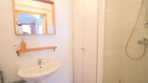 Ένα μπάνιο στο Résidence Parc Aux Etoiles - CH23PAE - CHALET TRIPLEX EN BORD DE PISTES, 4 CHAMBRES MAE-2584 +9 φωτογραφίες