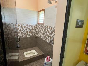 Koupelna v ubytování Sai Ayush Homestay