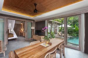 Postel nebo postele na pokoji v ubytování Uma Githa Ubud by Pramana Villas