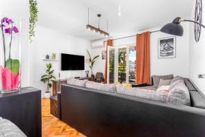 a living room with a couch and a tv at Apartment "CAROVO 7" in Kraljevica