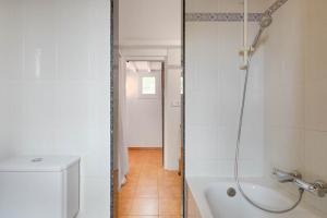 Ein Badezimmer in der Unterkunft El paraíso de Cadaqués IMMO365