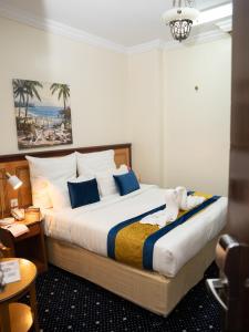 Voodi või voodid majutusasutuse Riyadh Al Deafah Hotel toas
