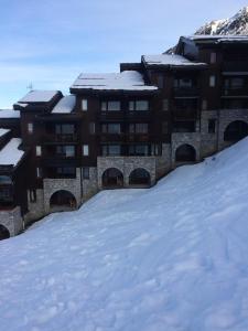 a building with snow in front of it at PORTAIL G - Appartement PORTAIL 40 pour 2 Personnes 17 in Valmorel