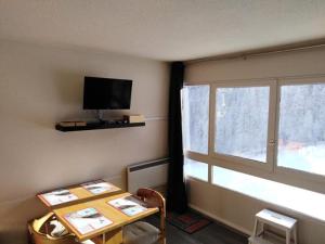 Μια τηλεόραση ή/και κέντρο ψυχαγωγίας στο Résidence Valgardena - VG806 - APPARTEMENT 3/4 PERSONNES VUE PISTES MAE-8864