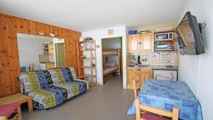 Η κουζίνα ή μικρή κουζίνα στο Résidence Sapporo - SAP408 - STUDIO COIN MONTAGNE - 4 PERSONNES AVEC BALCON SUD MAE-8904