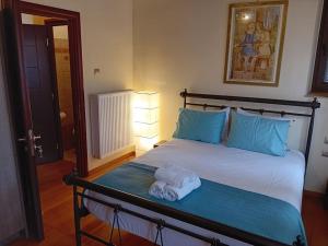 a bedroom with a bed with towels on it at Ignatia's house in Polichnítos