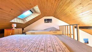 a bedroom with a large bed in a attic at Résidence Les Soldanelles - Appartements pour 6 Personnes 134 in Puy-Saint-Vincent