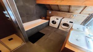 Koupelna v ubytování Chalet Piganiol-puy-saint-vincent 1400 - Magnifique Chalet 14 pers MAE-9684 + 10 fotografií