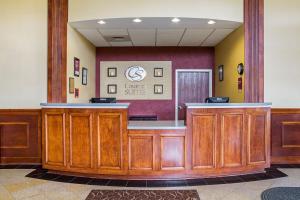 a waiting room at a court yard clinic at Comfort Suites in Twinsburg