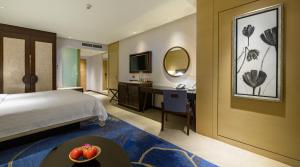 a hotel room with a bed and a desk with a sink at Shangri-La Tanjung Aru, Kota Kinabalu in Kota Kinabalu