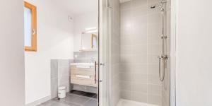 Ванная комната в Chalet Le Serac - Chalets pour 10 Personnes MAE-3287 +24 фотографии