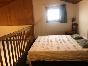 a small bedroom with a bed and a window at Résidence Marches - Les Marches 25 - 3 pièces en duplex, vue pistes, classé 3 étoiles MAE-4974 in Valmorel