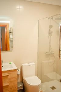 Koupelna v ubytování Alojamientos Sierra de Cádiz Benamahoma + 44 fotografií