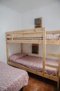 two bunk beds in the corner of a room at Aptm Dayma Sierra junto al río Majaceite. in Benamahoma