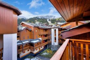 a view from the balcony of a resort town at Quartier La Forêt - maeva Home - Appartement 3 pièces 7 personnes - Sélection MAE-7024 in Valmorel