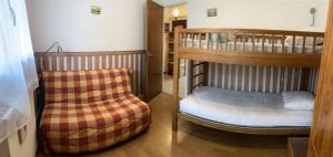 a room with two bunk beds and a chair at Résidence Canteneige - Pièces 174 in Vars