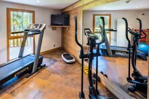 a gym with treadmills and exercise bikes in a room at Appartement rénové 3 Pièces 4-6 Personnes in La Plagne Tarentaise