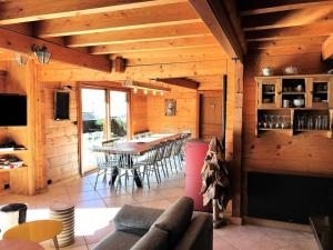 a living room with a table and chairs in a cabin at Chalet Gaspard - Chalets pour 16 Personnes 494 in Vénosc