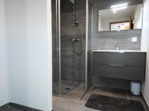 a bathroom with a shower and a sink at Résidence LUMI BATIMENT B - Appartement LUMI B pour 4 Personnes 754 in Valmorel