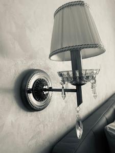 a fan on a wall with a lamp on it at La Casa Tamaris in Senta