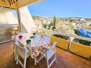 a table and chairs on a balcony with a view at Au coeur du village,6 couchages in Saint-Mandrier-sur-Mer