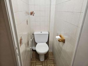a bathroom with a white toilet in a stall at Au coeur du village,6 couchages in Saint-Mandrier-sur-Mer