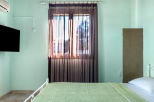 a bedroom with a bed and a window at Old Boat double studio 11 in Nikiana