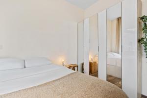 Postel nebo postele na pokoji v ubytování Elegant 1BR - Limpertsberg Gem