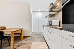 Kuchyň nebo kuchyňský kout v ubytování Elegant 1BR - Limpertsberg Gem