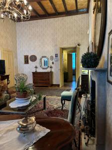 a living room with a table and a mirror at B&B Chiara in San Sebastiano Curone