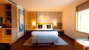 Courtyard by Marriott Vadodara客房内的一张或多张床位