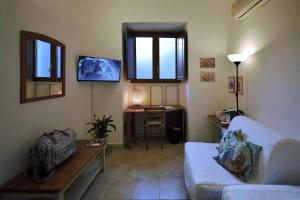 a living room with a couch and a table at Cataneasy Rooms in Catania