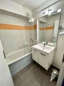 a bathroom with a sink and a tub and a shower at Résidence Pra Sainte Marie - 2 Pièces pour 4 Personnes 164 in Vars