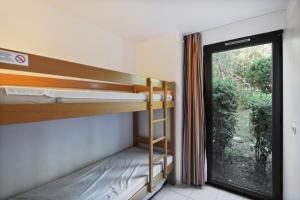 Tempat tidur susun dalam kamar di Résidence Cannes Villa Francia - Maeva Particuliers - 2 Pièces 7 Personnes Sélection 121593