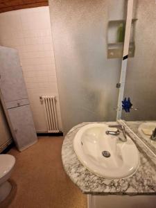 a bathroom with a sink and a toilet at Résidence Estaris 1 - Studio pour 5 Personnes 604 in Orcières