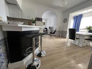 a living room with a kitchen and a dining room at 2 Bedroom apartment in Caparica by the beach in Costa da Caparica