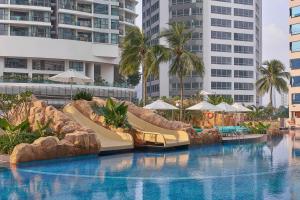 Bazén v ubytování Renaissance Kuala Lumpur Hotel & Convention Centre nebo v jeho okolí