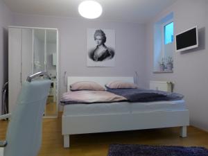 En eller flere senger på et rom på Schlafen in Weimar