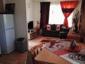 Televiisor ja/või meelelahutuskeskus majutusasutuses Kettle Guest Lodge Rustenburg