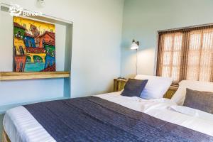 Ein Bett oder Betten in einem Zimmer der Unterkunft Kas Hamaka