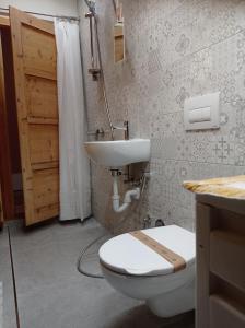 Kamar mandi di Pedibosco Orange