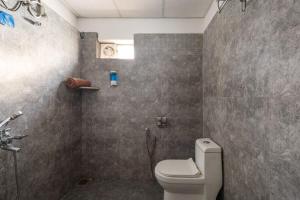 a bathroom with a toilet and a shower at Surfside Haven By JadeCaps 1BHK By Udupi Beach in Kōtatattu