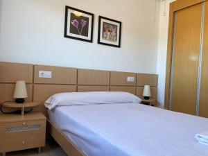 En eller flere senge i et værelse på Apartamentos Costamar 3000 + 40 billeder