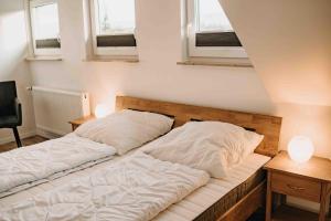 Postel nebo postele na pokoji v ubytování Brockenblick 2