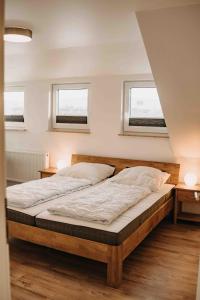 Postel nebo postele na pokoji v ubytování Brockenblick 2