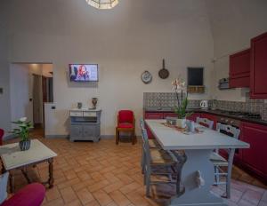 Kuchyň nebo kuchyňský kout v ubytování Casa il Castello