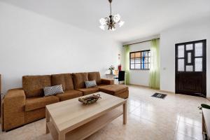 a living room with a couch and a coffee table at Casa Brita in Raposeira