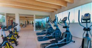 a row of exercise bikes in a gym at Camping Spiaggia D'Oro in Lazise